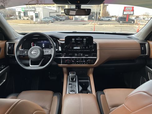 Certified 2024 Nissan Pathfinder Platinum image 28