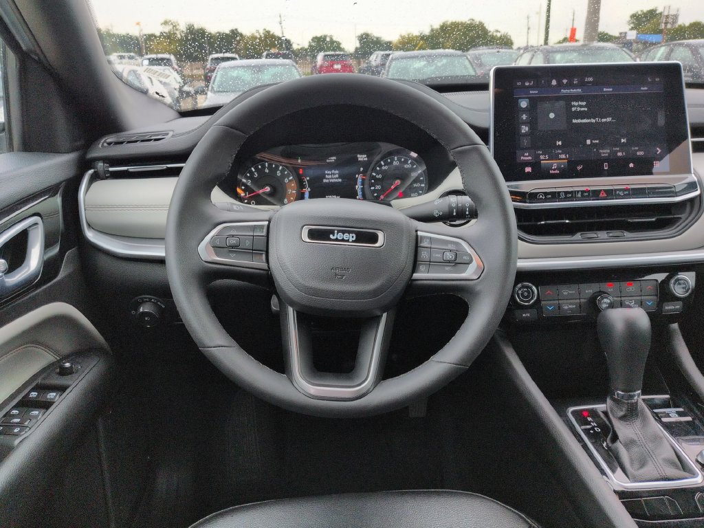Used 2025 Jeep Compass Limited AWD/4WD image 22