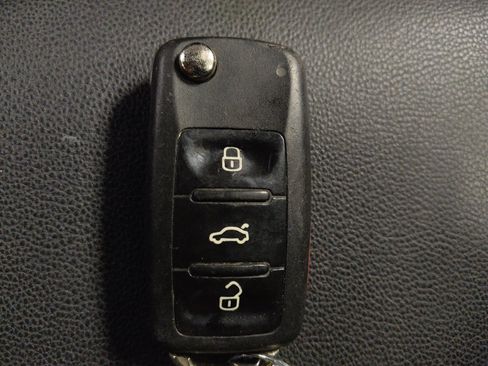 Used 2016 Volkswagen Beetle 1.8T SEL FWD image 32