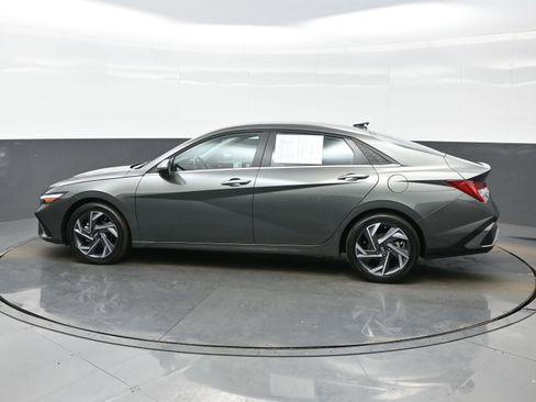 Certified 2025 Hyundai Elantra Limited image 3