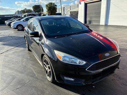 Used 2016 Ford Focus SE w/ SE Sport Package image 5