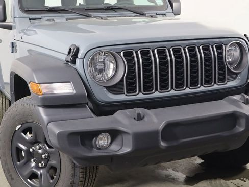 Used 2025 Jeep Wrangler Sport AWD/4WD image 41