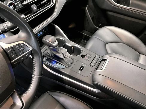 Used 2022 Toyota Highlander XLE image 14