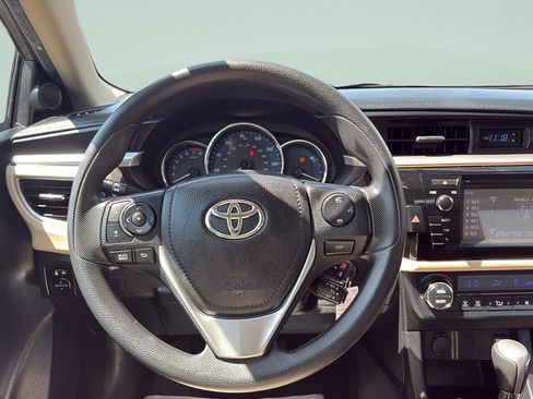 Used 2015 Toyota Corolla LE FWD image 12