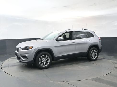 Used 2019 Jeep Cherokee Latitude Plus w/ Cold Weather Group image 2