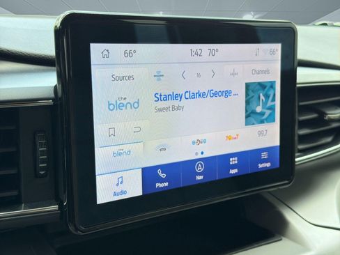 Used 2023 Ford Explorer XLT w/ Equipment Group 202A RWD image 22