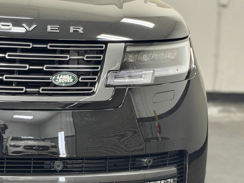 Used 2025 Land Rover Range Rover SE AWD/4WD image 8