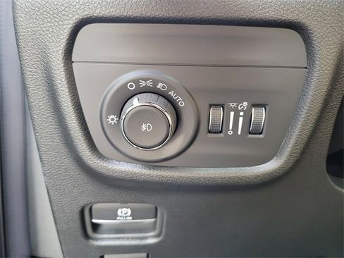 Used 2025 Jeep Grand Cherokee Limited w/ Black Appearance Package image 21