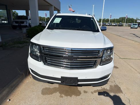 Used 2018 Chevrolet Suburban Premier AWD/4WD image 2