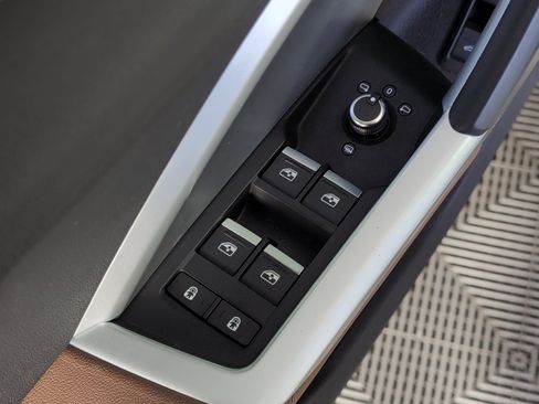 Used 2020 Audi Q3 2.0T Premium w/ Convenience Package image 22