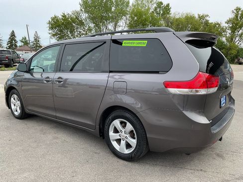 Used 2011 Toyota Sienna LE FWD image 4