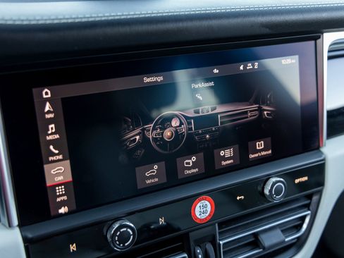 Certified 2024 Porsche Macan Turbo image 36