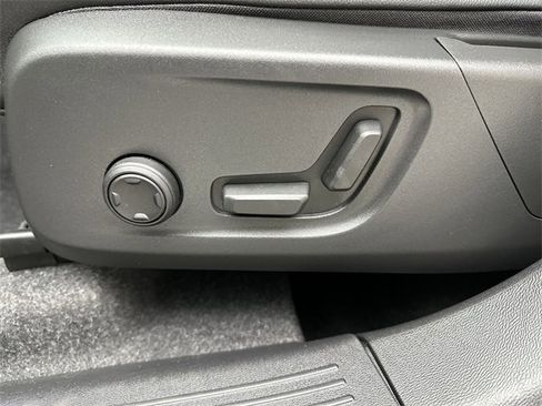 Certified 2025 Volvo XC40 B5 Plus image 12