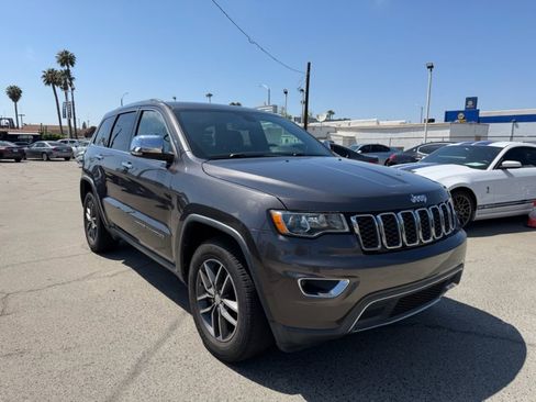 Used 2018 Jeep Grand Cherokee Limited RWD image 3