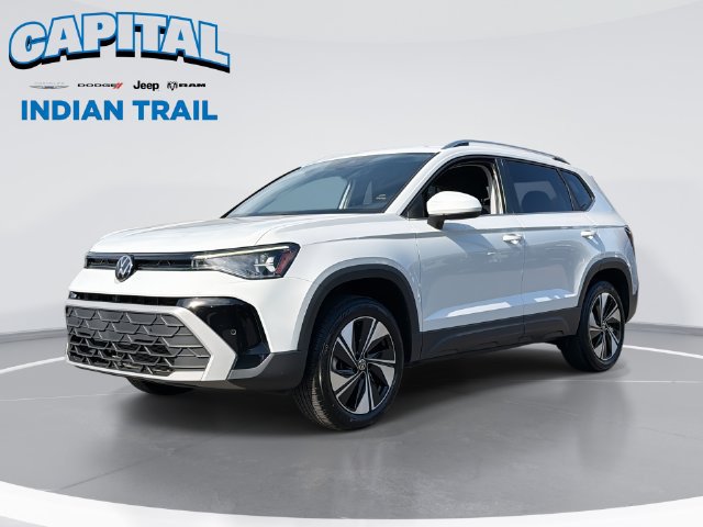 Used 2025 Volkswagen Taos SE AWD/4WD image 1