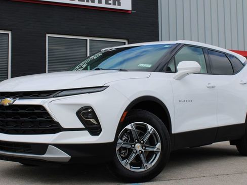 Used 2025 Chevrolet Blazer LT FWD image 14