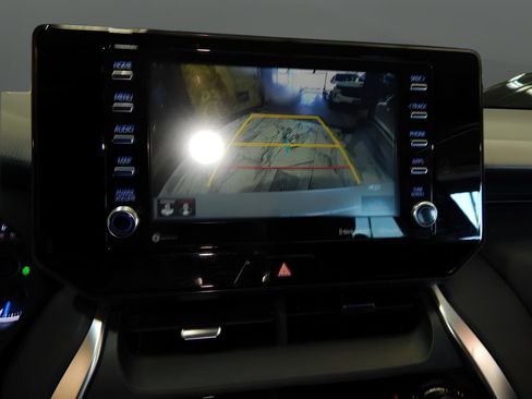 Used 2022 Toyota Venza LE image 31