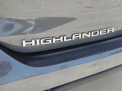 Used 2022 Toyota Highlander XLE FWD image 15