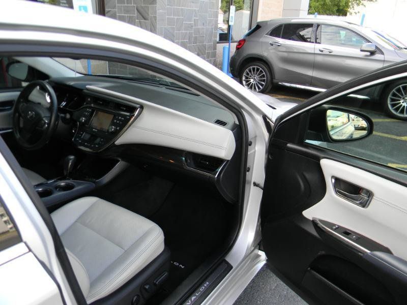 Used 2013 Toyota Avalon Limited FWD image 22