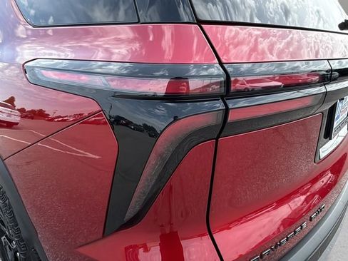 Used 2025 Chevrolet Traverse Z71 w/ Enhanced Driving Package AWD/4WD image 27