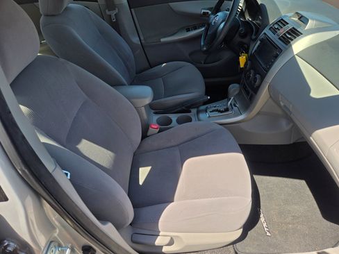 Used 2013 Toyota Corolla LE FWD image 15