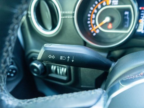 Used 2018 Jeep Wrangler Unlimited Sahara w/ Uconnect 4C Nav & Sound Group image 25