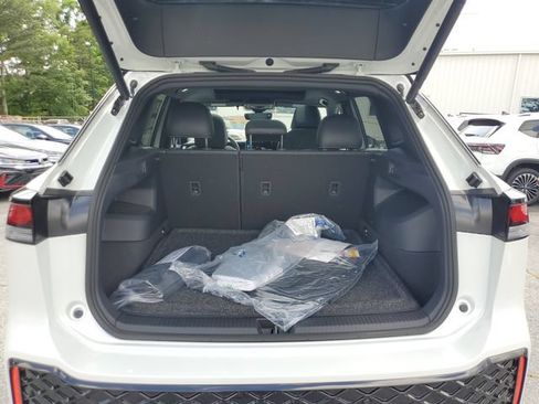 New 2026 Volkswagen Tiguan SE R-Line AWD/4WD image 8