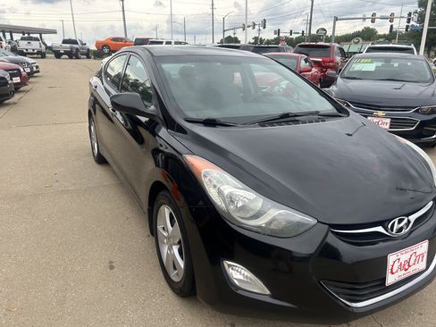 Used 2013 Hyundai Elantra GLS w/ Preferred Pkg image 3