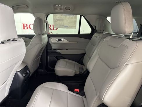 New 2026 Ford Explorer Active w/ Active Comfort Package image 18