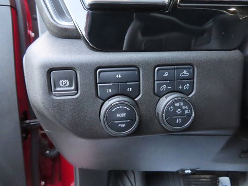 Used 2024 Chevrolet Silverado 2500 LT image 35