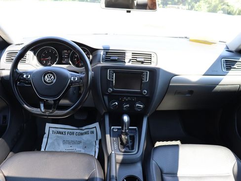 Used 2018 Volkswagen Jetta SE FWD image 9