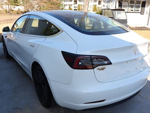 Used 2018 Tesla Model 3 Mid Range image 7