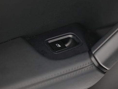 Certified 2025 Porsche Cayenne GTS AWD/4WD image 26