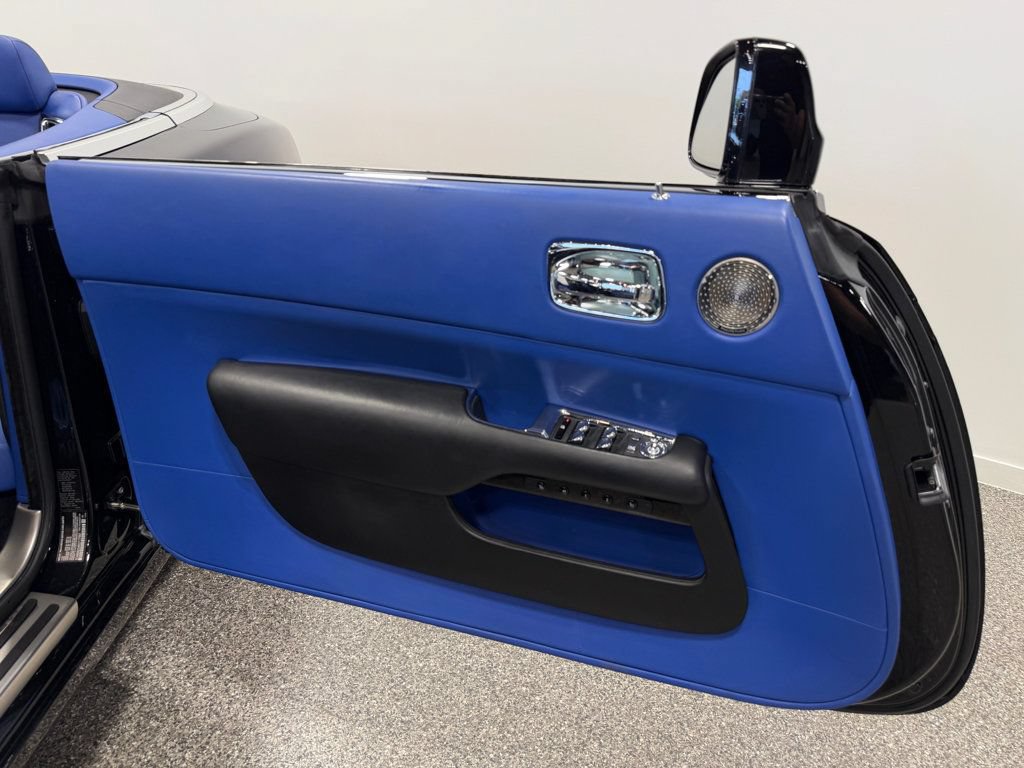 Used 2019 Rolls-Royce Dawn RWD image 19