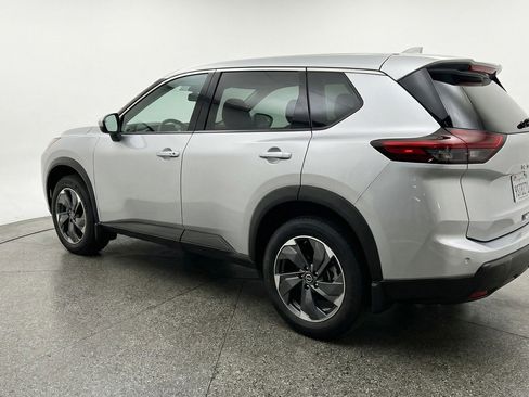 Used 2025 Nissan Rogue SV FWD image 6