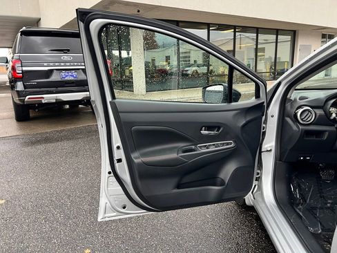 New 2025 Nissan Versa SR w/ Trunk Package image 10
