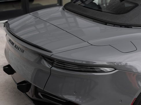 Used 2022 Aston Martin DBS Superleggera Volante image 29