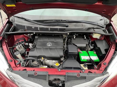 Used 2016 Toyota Sienna image 16