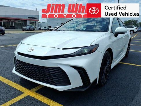 Certified 2025 Toyota Camry SE FWD image 1