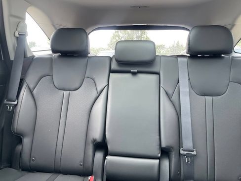 Used 2022 Kia Sorento S w/ Panoramic Sunroof Package AWD/4WD image 16