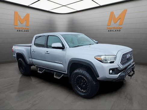 Used 2019 Toyota Tacoma TRD Off-Road w/ Technology Package image 7