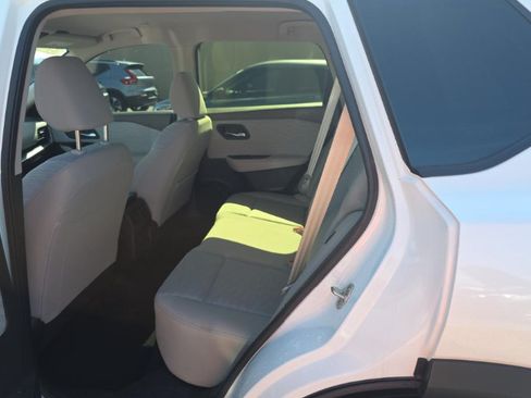 Used 2023 Nissan Rogue SV FWD image 8