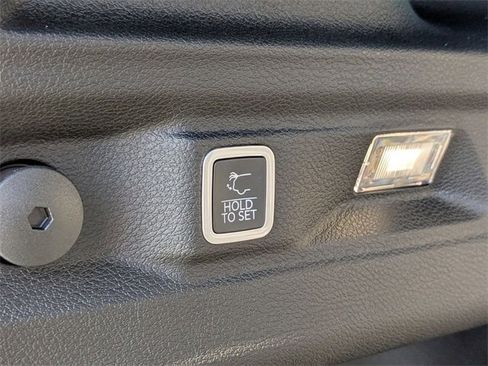 New 2025 Jeep Grand Cherokee L Altitude image 32