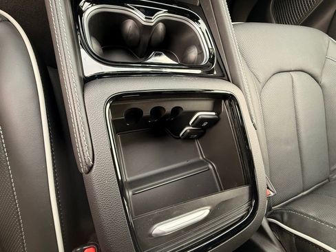New 2026 Chrysler Pacifica Limited FWD image 17