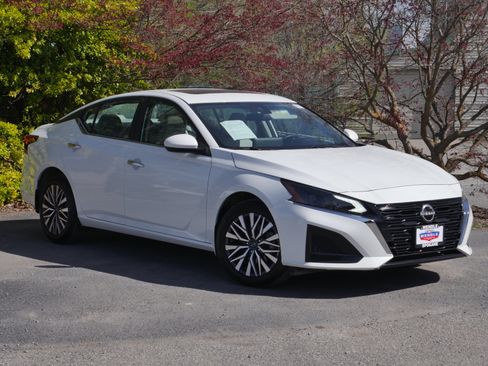 Used 2024 Nissan Altima 2.5 SV w/ SV Premium Package image 28