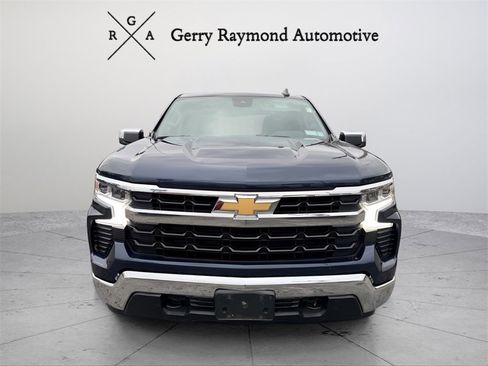 Used 2022 Chevrolet Silverado 1500 LT image 2
