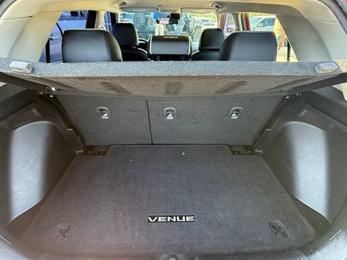 Used 2022 Hyundai Venue Limited FWD image 14