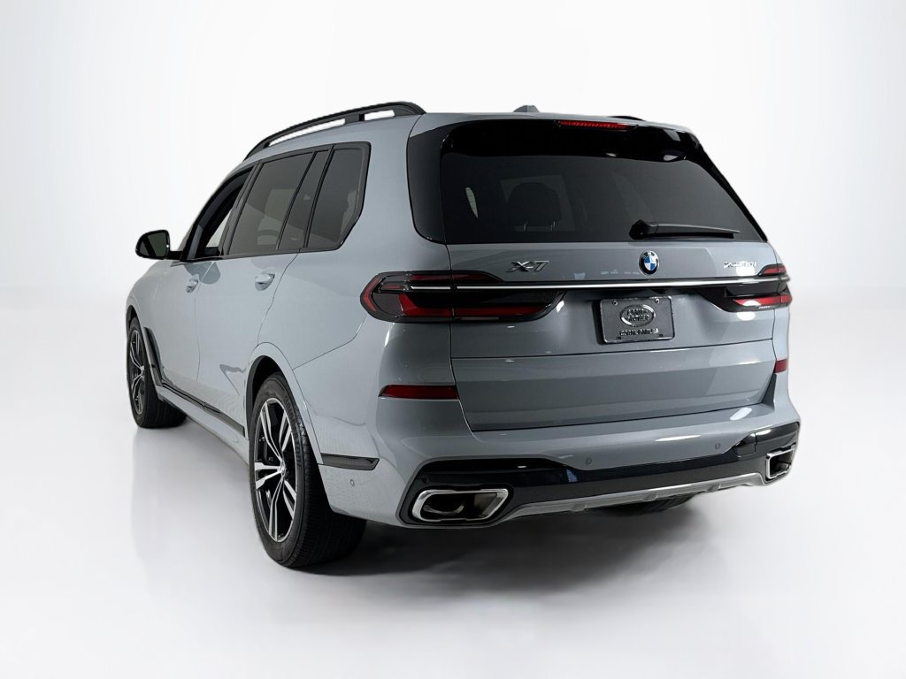 Used 2023 BMW X7 xDrive40i w/ M Sport Package AWD/4WD image 3