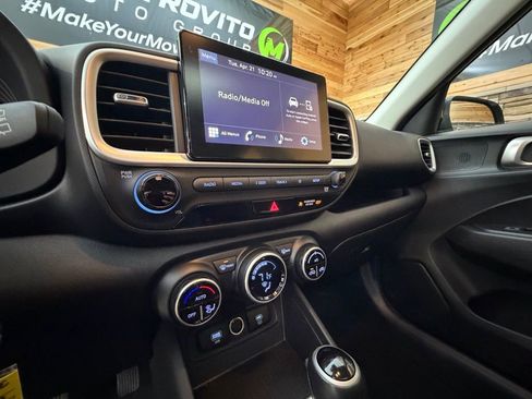 Used 2023 Hyundai Venue SEL FWD image 17