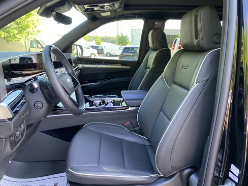 Used 2026 Cadillac Escalade Sport w/ Touring Package AWD/4WD image 16